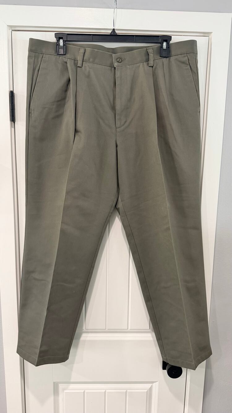 Men's Dockers Signature Slim-Fit Pants Size 40W/29L